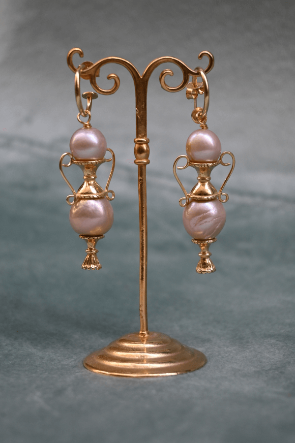 amphorae_p_earrings_pearl Orecchini Anfore P. - immagine 1