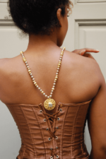 Pearls and Medaillon Necklace - Image 3