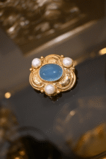 Mantegna Brooch - Image 4